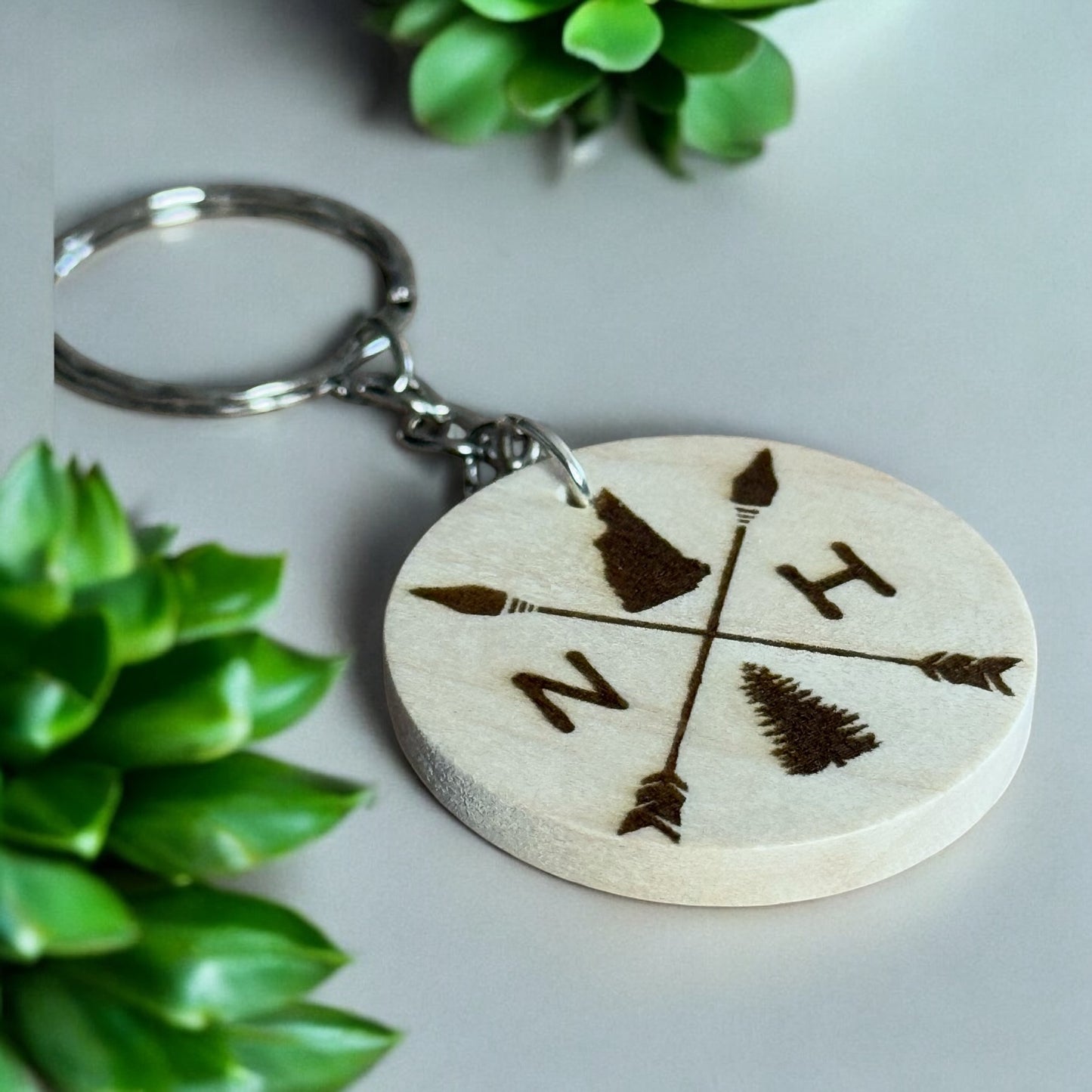 New Hampshire Engraved Crossed Arrows Wooden Keychain – NH Souvenir